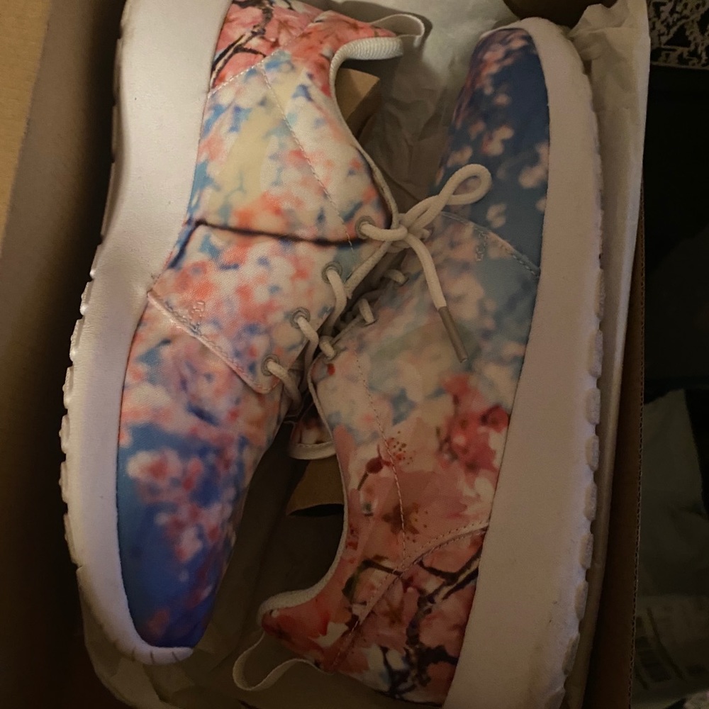 Women used Nike cherry blossom